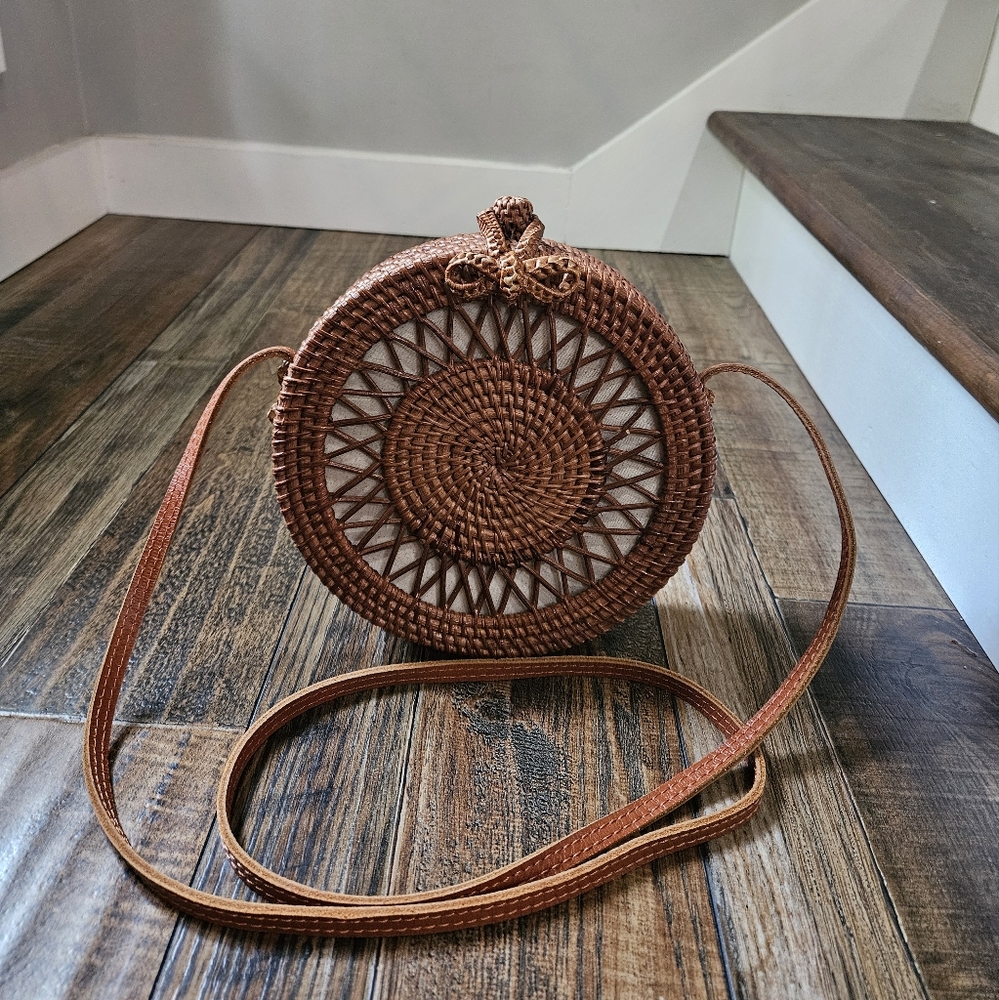 Boho Brown Rattan Round Crossbody Bag.‎